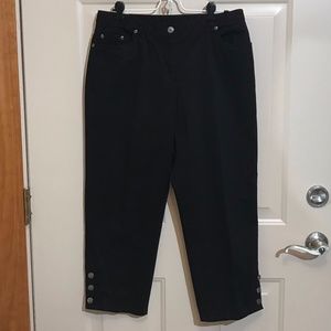 Lark Lane Black Capris Pants Size 8